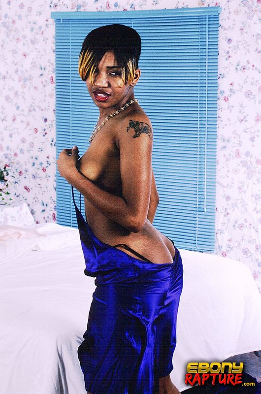 Really Dark Black Sluts - African Porn Photos. Large Photo #4: A dark skinned slut having some sexy  solo fun..
