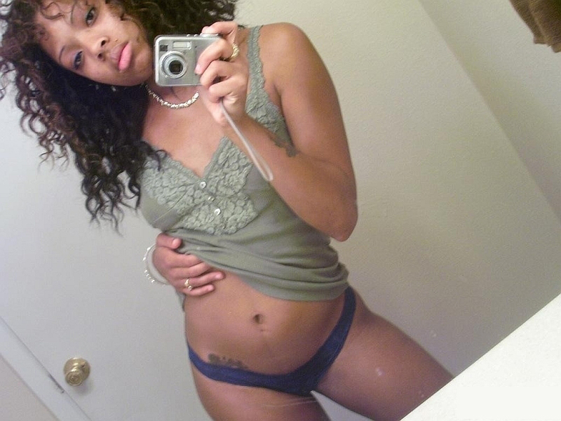 800px x 600px - African Porn Photos. Large Photo #1: Sexy ebony teen teasing self-shot  pictures..