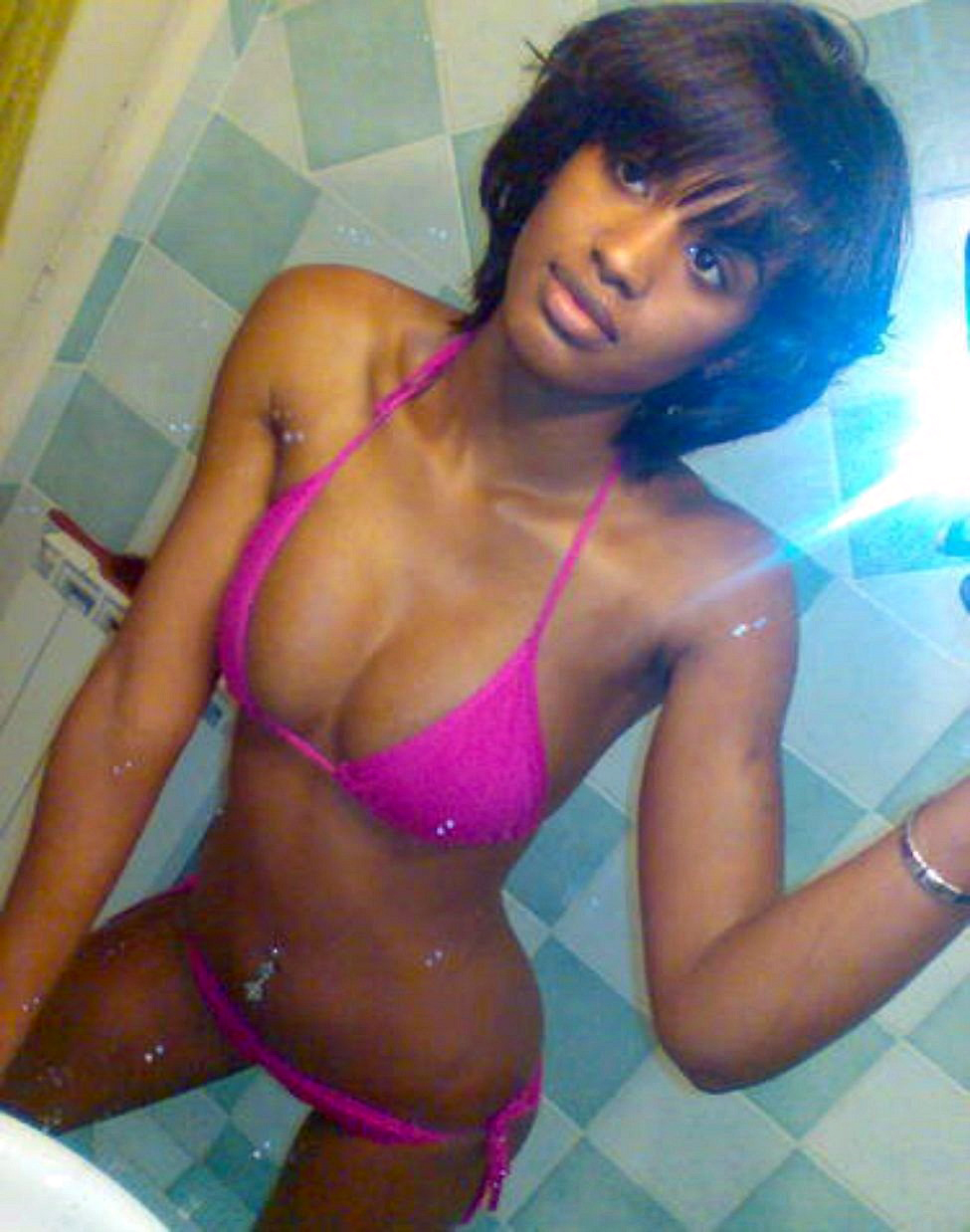 Young ebony girlfriend is a very sexy! Amateur photo, big picture pic
