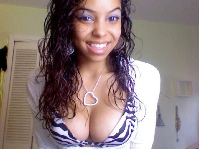 640px x 480px - Busty black chicks, selfshots, nude boobs. pussy and ass, big picture #2.