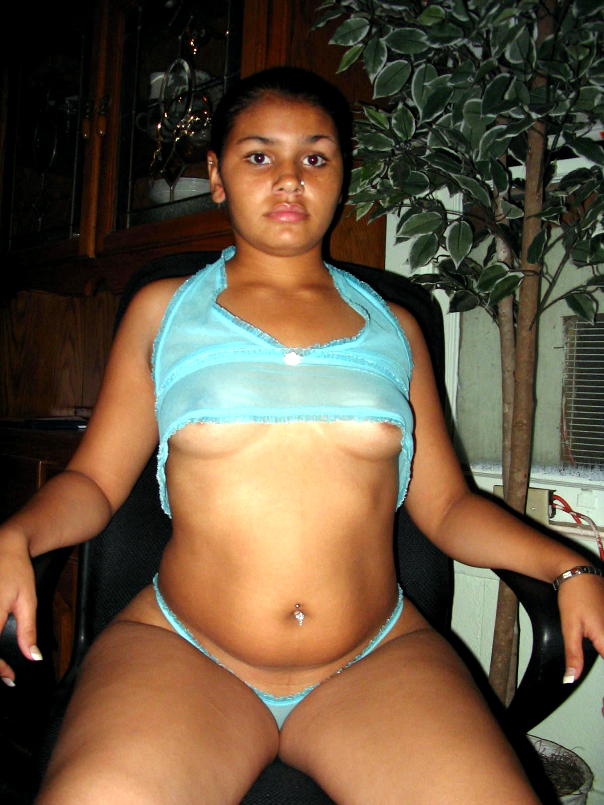 Shaved Ebony Babes - Plump ebony teen with shaved beaver, big porn picture #5.