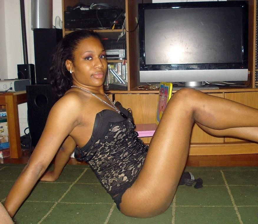 Black Flashing Porn - Amateur ebony girlfriend flashing and exposed at home, big ...
