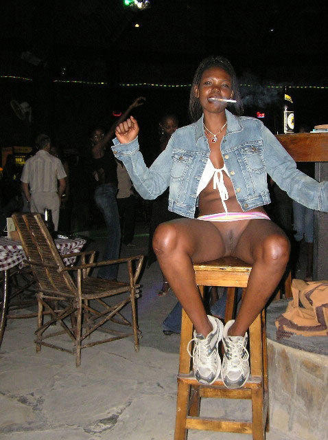 Amateur Upskirt Bar - Nice picture collection of an amateur ebony babe showing her breasts, big  picture #2.