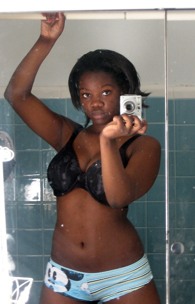 Outdoor Voyeur Black - Big picture of Voyeur photos of sexy black girls in outdoor, picture # 3
